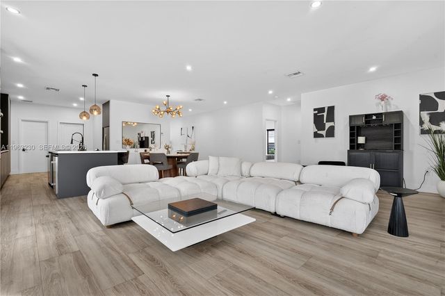 913 NE 15th St, Fort Lauderdale, FL 33304