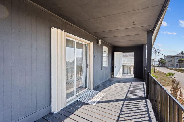 810 93rd Street, Galveston, TX 77554