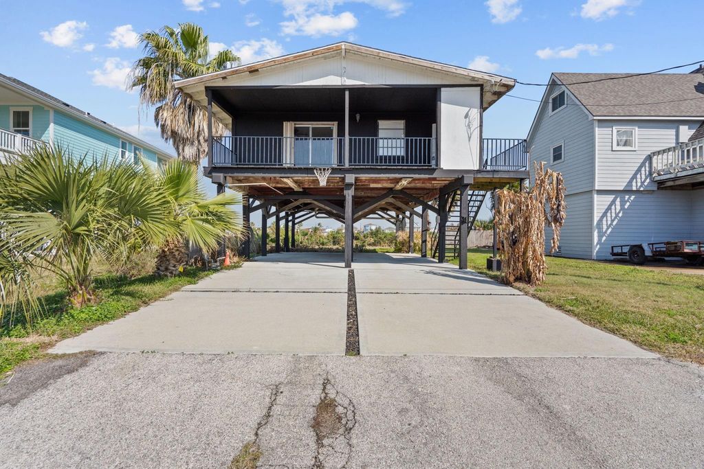 810 93rd Street, Galveston, TX 77554