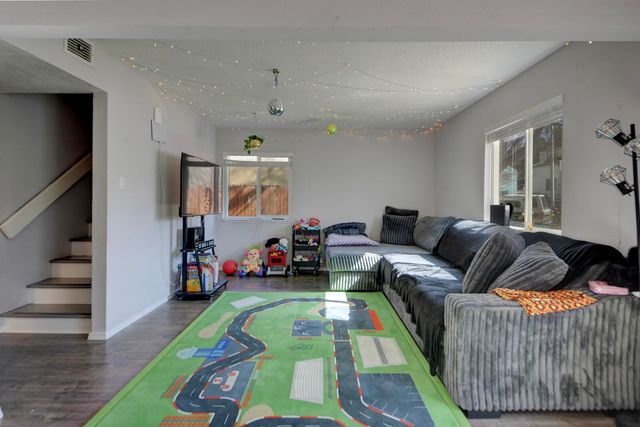 1721 Vail Place SE, Albuquerque, NM 87106