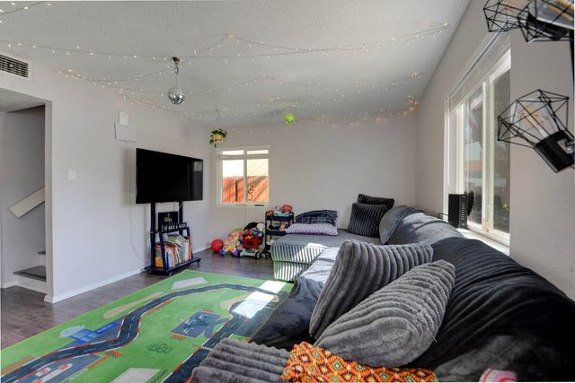 1721 Vail Place SE, Albuquerque, NM 87106