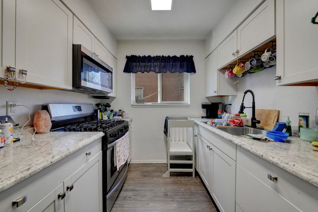 1721 Vail Place SE, Albuquerque, NM 87106