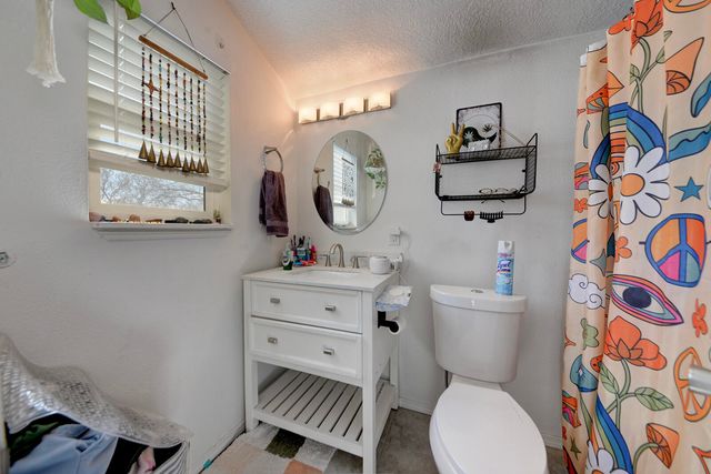 1721 Vail Place SE, Albuquerque, NM 87106