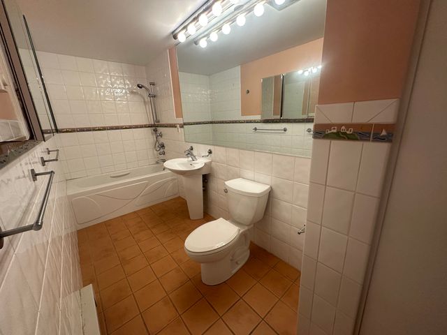 1321 Worcester Rd 612, Framingham, MA 01701