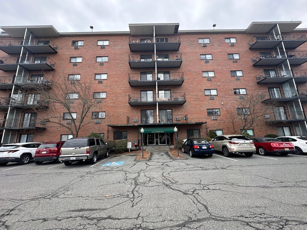 1321 Worcester Rd 612, Framingham, MA 01701