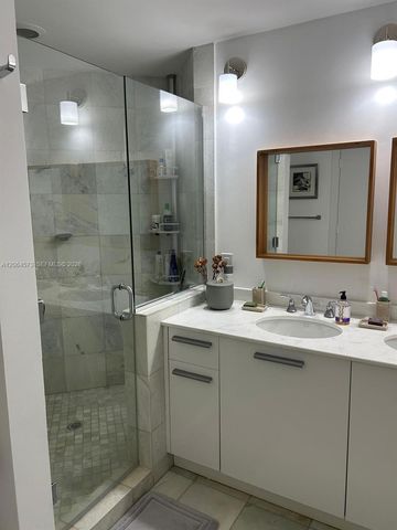 1060 Brickell Ave 2717, Miami, FL 33131