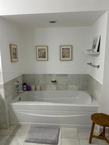 1060 Brickell Ave 2717, Miami, FL 33131