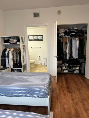 1060 Brickell Ave 2717, Miami, FL 33131
