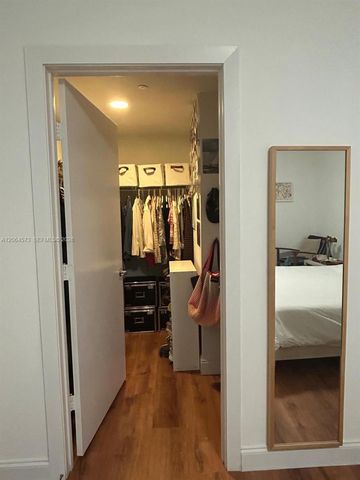 1060 Brickell Ave 2717, Miami, FL 33131
