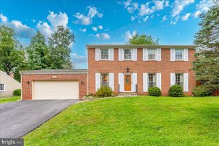8813 TUCKERMAN LN, Potomac, MD 20854