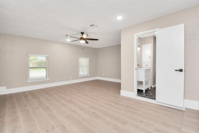 10550 Emnora Lane, Houston, TX 77043