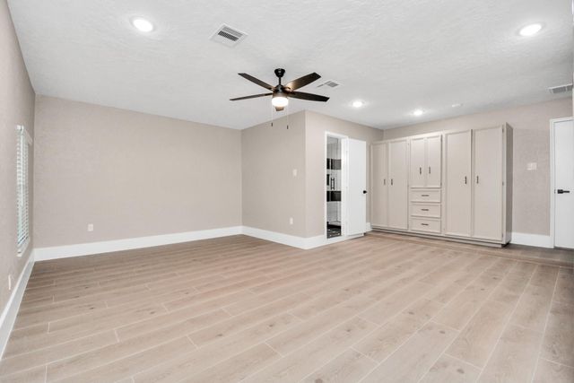 10550 Emnora Lane, Houston, TX 77043
