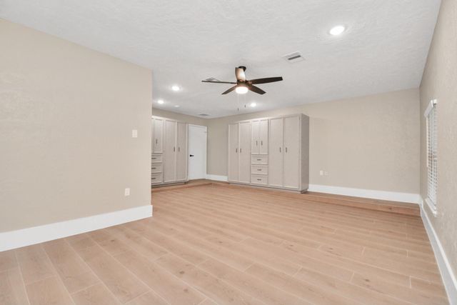 10550 Emnora Lane, Houston, TX 77043