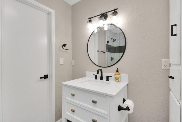 10550 Emnora Lane, Houston, TX 77043