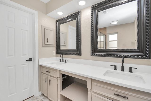 10550 Emnora Lane, Houston, TX 77043