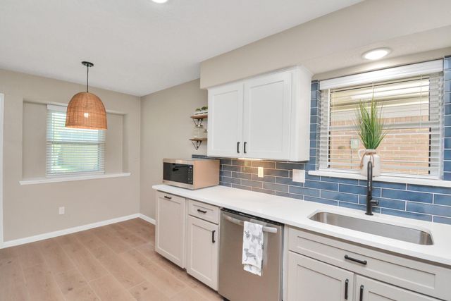 10550 Emnora Lane, Houston, TX 77043