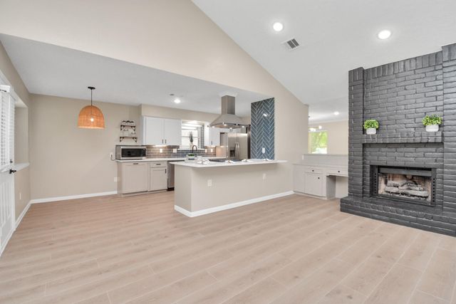 10550 Emnora Lane, Houston, TX 77043