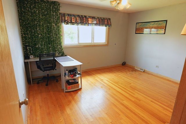 10313 S Karlov Avenue, Oak Lawn, IL 60453