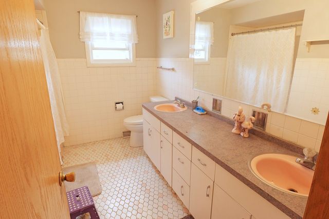 10313 S Karlov Avenue, Oak Lawn, IL 60453