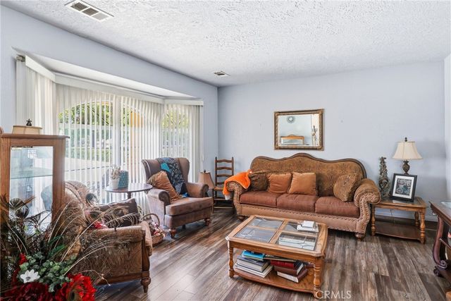 8585 Hickory, Hesperia, CA 92345