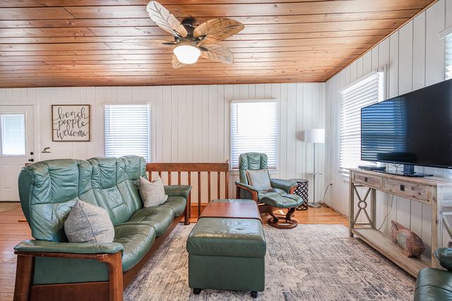 405 Palmetto Boulevard, Edisto Beach, SC 29438