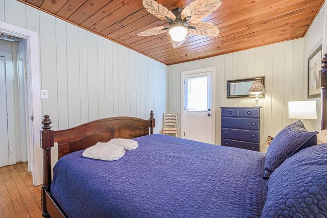 405 Palmetto Boulevard, Edisto Beach, SC 29438