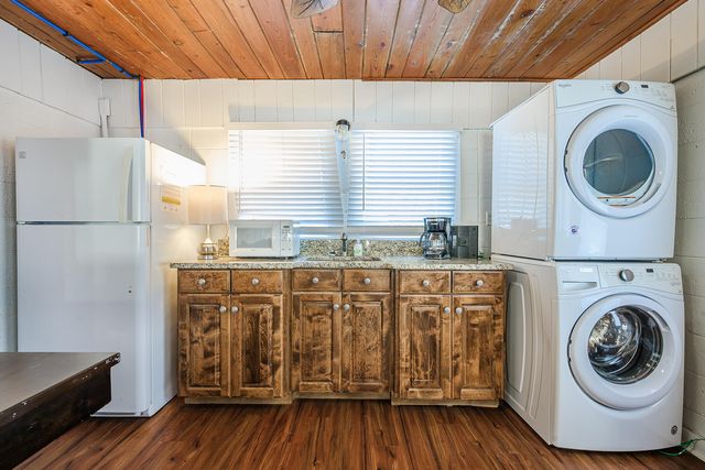 405 Palmetto Boulevard, Edisto Beach, SC 29438