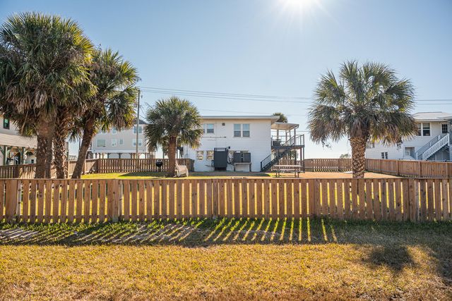 405 Palmetto Boulevard, Edisto Beach, SC 29438