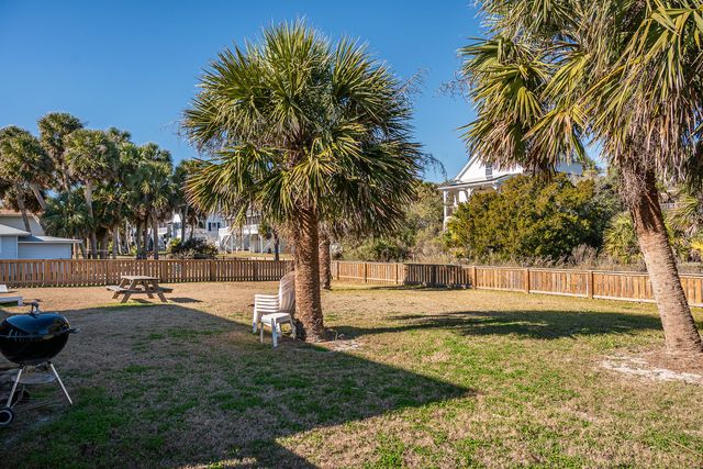 405 Palmetto Boulevard, Edisto Beach, SC 29438