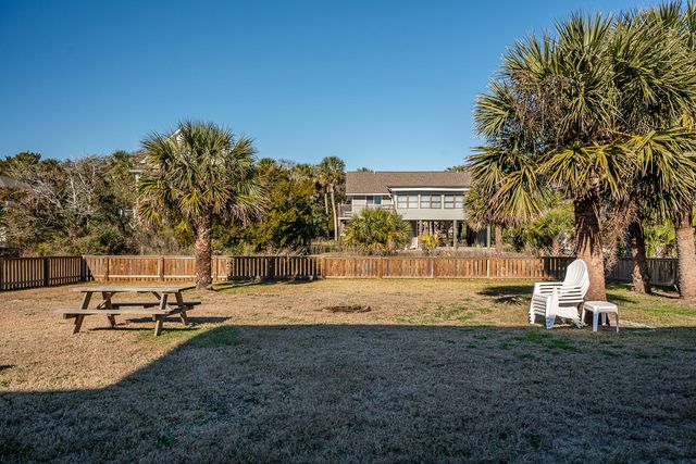 405 Palmetto Boulevard, Edisto Beach, SC 29438