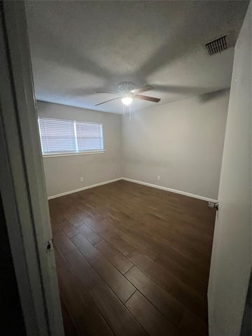 3342 Burke Road 100, Pasadena, TX 77504