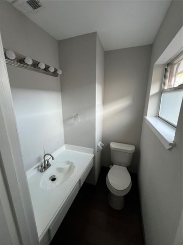 3342 Burke Road 100, Pasadena, TX 77504