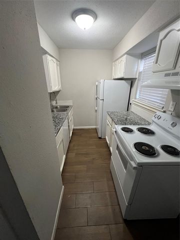 3342 Burke Road 100, Pasadena, TX 77504