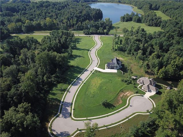 1832 Tipton Pointe Court, Columbus, IN 47201