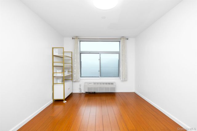 144-69 Barclay Avenue 4A, Flushing, NY 11355