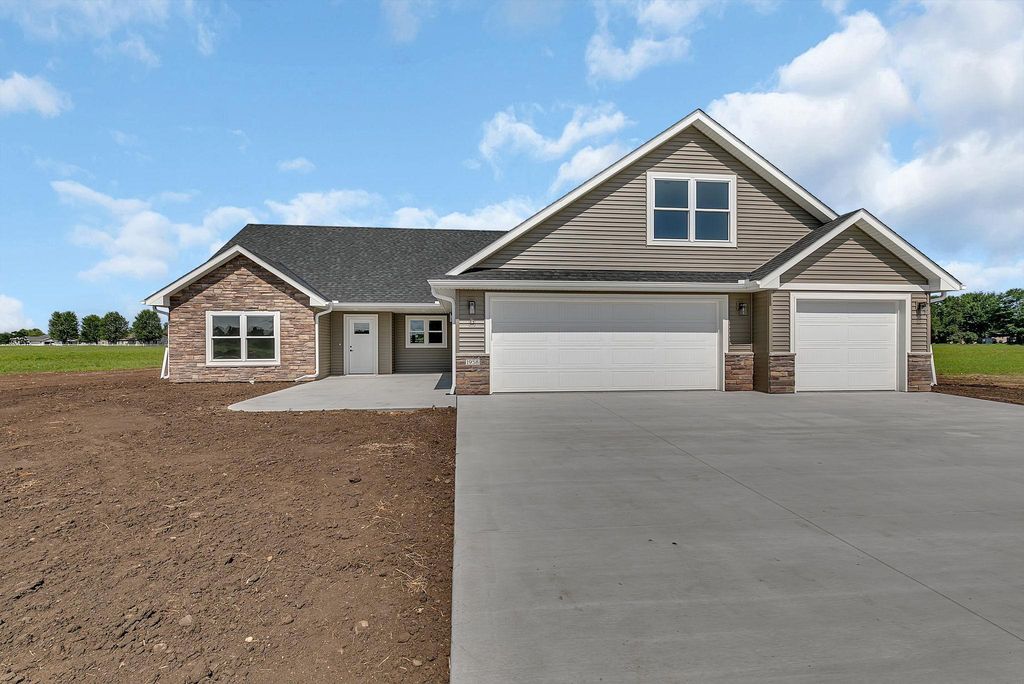 1958 68th Avenue N, Saint Cloud, MN 56303