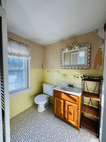 11 Ford Avenue, Norwich, CT 06360