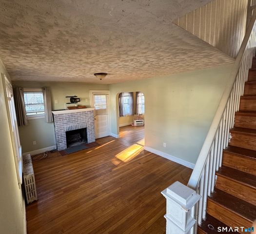 11 Ford Avenue, Norwich, CT 06360