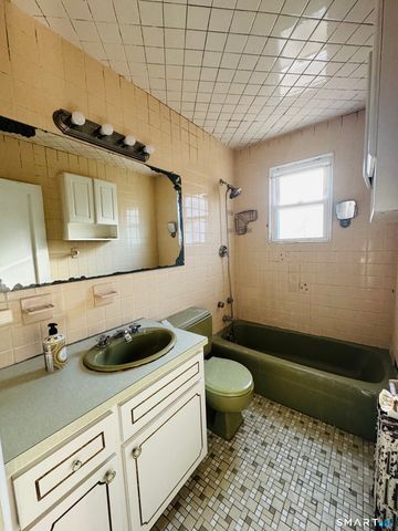 11 Ford Avenue, Norwich, CT 06360