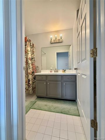 43431 Claremont Dr. E Drive, Clinton Township, MI 48038