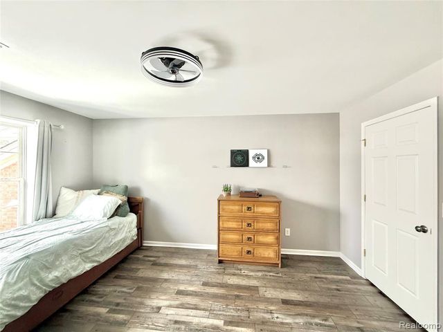 43431 Claremont Dr. E Drive, Clinton Township, MI 48038