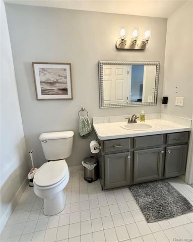 43431 Claremont Dr. E Drive, Clinton Township, MI 48038