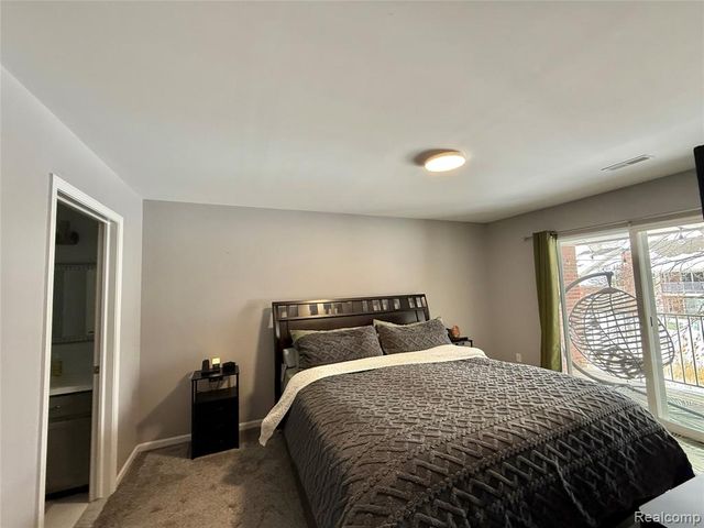 43431 Claremont Dr. E Drive, Clinton Township, MI 48038