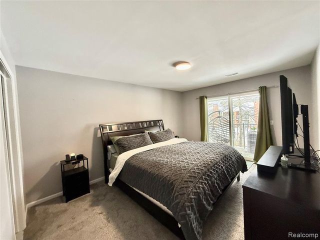 43431 Claremont Dr. E Drive, Clinton Township, MI 48038