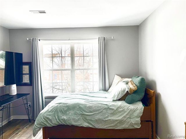 43431 Claremont Dr. E Drive, Clinton Township, MI 48038