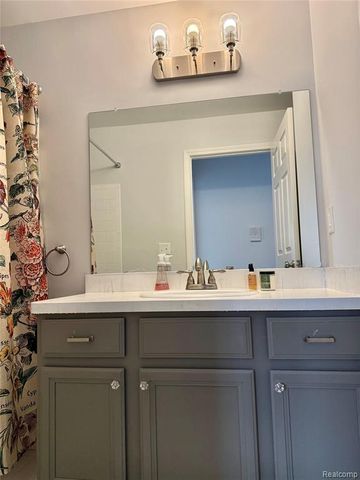 43431 Claremont Dr. E Drive, Clinton Township, MI 48038