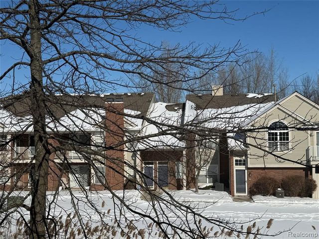 43431 Claremont Dr. E Drive, Clinton Township, MI 48038