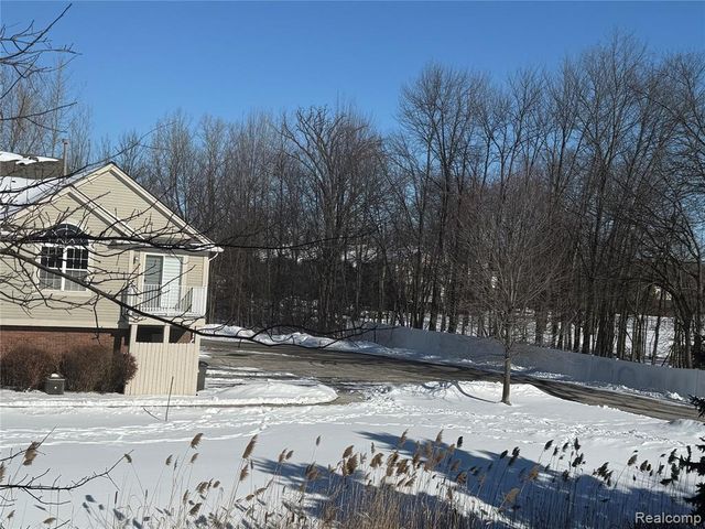 43431 Claremont Dr. E Drive, Clinton Township, MI 48038