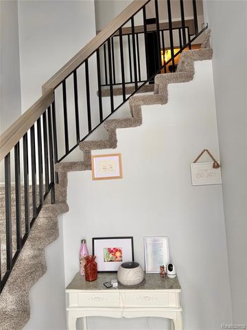 43431 Claremont Dr. E Drive, Clinton Township, MI 48038