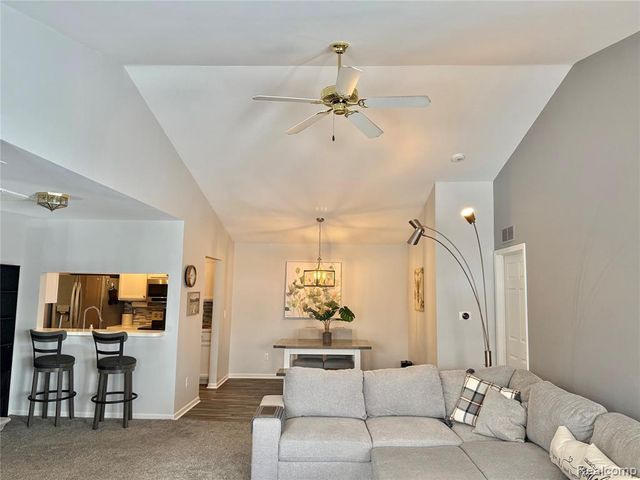 43431 Claremont Dr. E Drive, Clinton Township, MI 48038